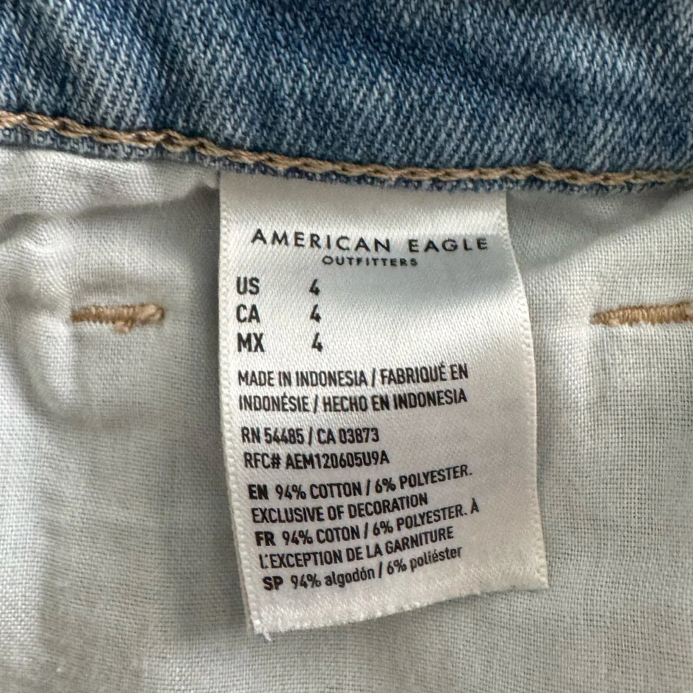 American Eagle Denim Mom Shorts, Size 4 - Picture 4 of 4